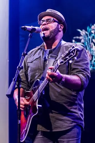 israel houghton i'm a friend of god