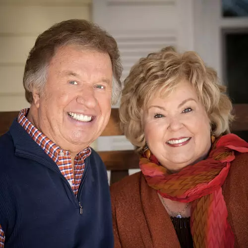 MP3 DOWNLOAD Bill & Gloria Gaither - Good, Good News (+ Lyrics) | CeeNaija