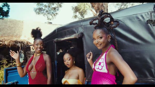 We Are Nubia ft. Xenia Manasseh - Longo Longo 1 We Are Nubia ft. Xenia Manasseh - Longo Longo